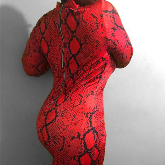 Red Snake Print Sexy Long Sleeve Dress - Picture 2 of 5